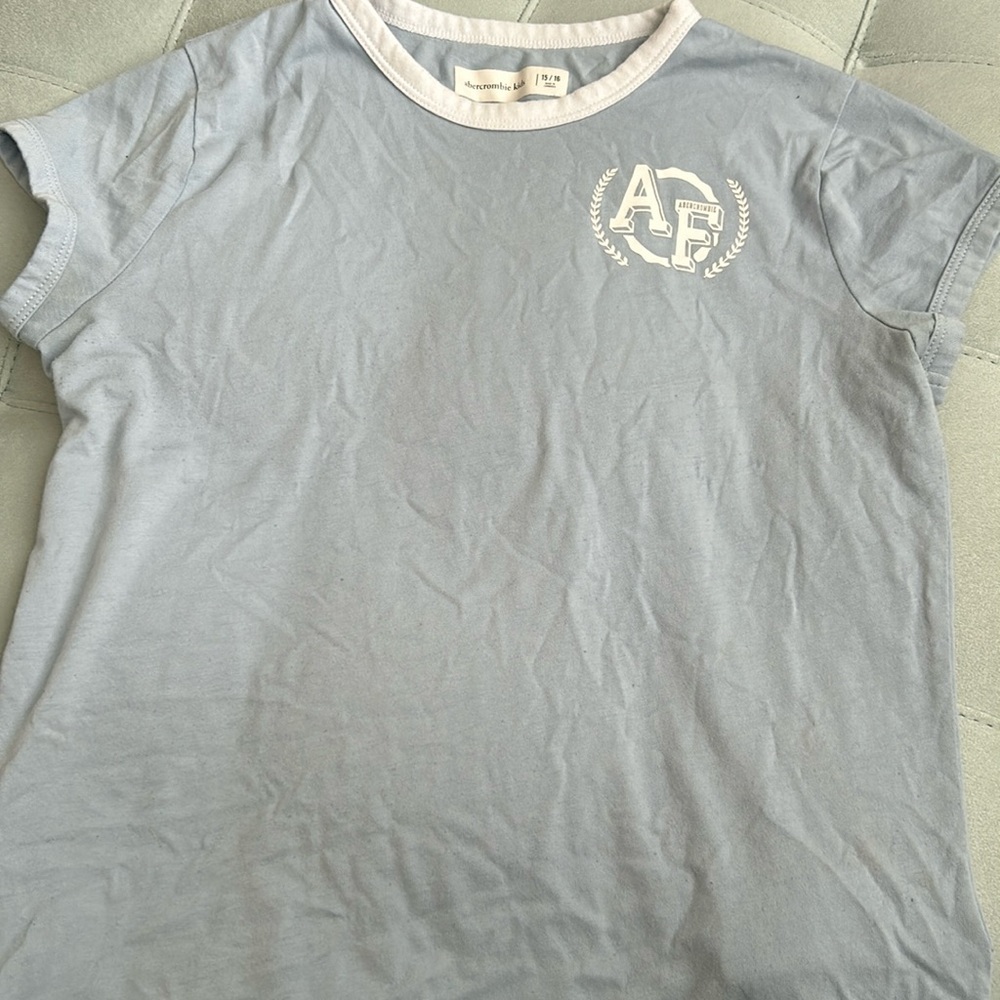 Like new Abercrombie and fitch T-shirt size 15/16